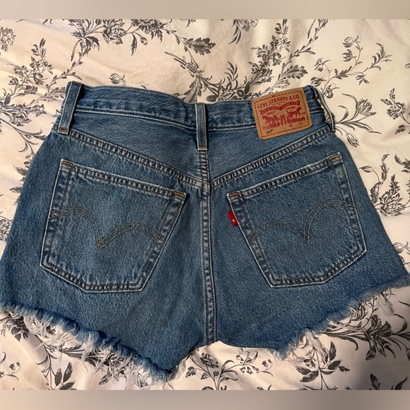 Levi’s jean cut off shorts - Picture 2 of 2